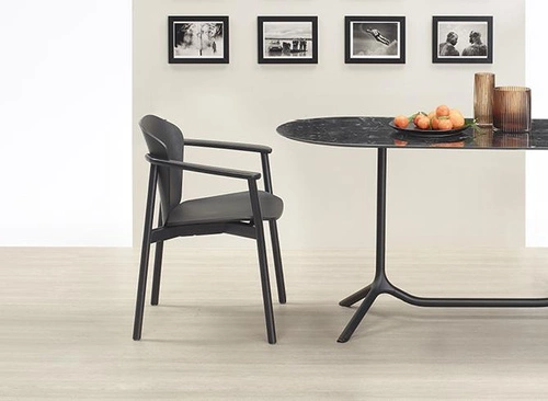 Jídelní židle dřevěná FINN SCAB Design zelená s područkami moderní stohovatelná