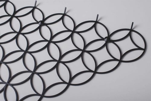 Holo M Black moderní černý kovový nástěnný věšák do předsíně POLYHEDRA