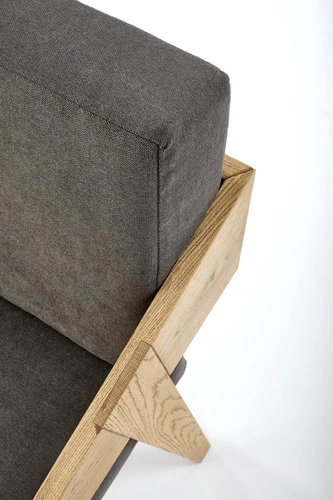 Šedé skandinávské křeslo Davero s dubovými nohami, čalouněné do obýváku
