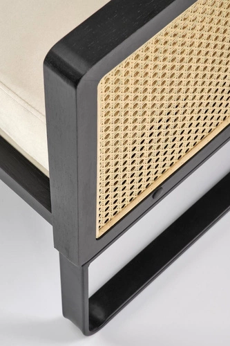 Odpočinkové křeslo Edra béžový samet boho do obýváku na černé ocelové podstavě