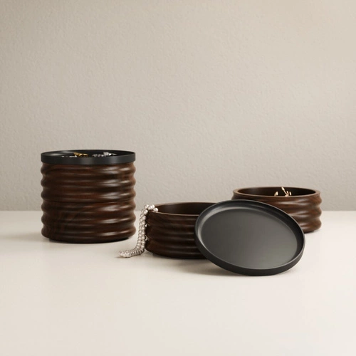 Dřevěný dvoupatrový stojan na šperky Umbra Tesora ořech