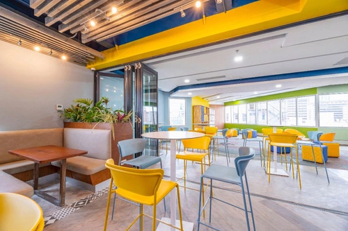 Barová židle s opěrkou Lisa 75 cm žlutá moderní do kuchyně a k ostrůvku, kovová, stohovatelná SCAB Design