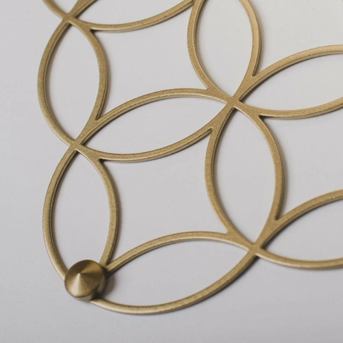 Kovová nástěnná police Holo Gold POLYHEDRA moderní zlatá do obýváku na knihy