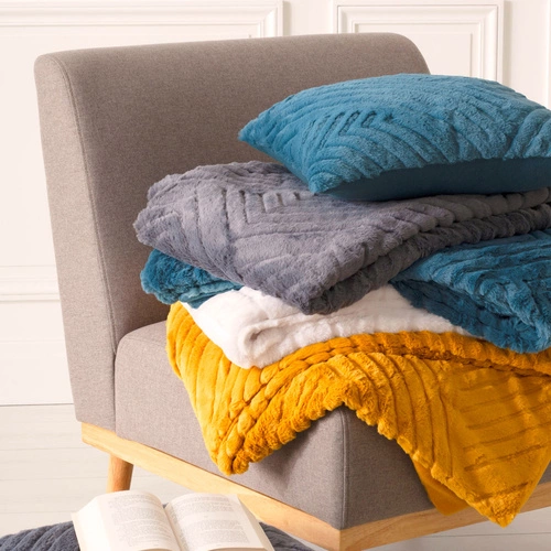 Moderní 3D přehoz na postel 180x230 cm šedý flanel