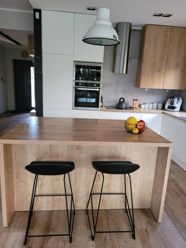 Barová židle Molly černá 75 cm moderní s opěrkou do kuchyně a k ostrůvku Intesi