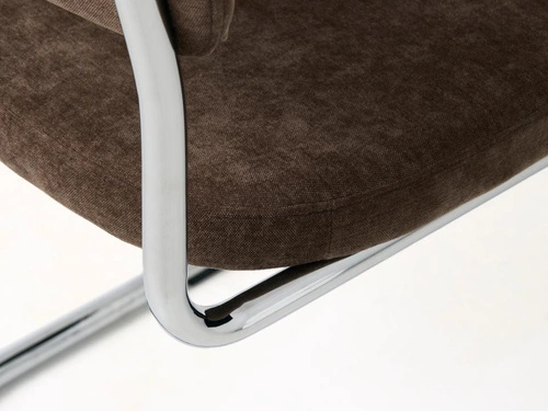 Čalouněná jídelní židle Griffin na chromovaných ližinách hnědá