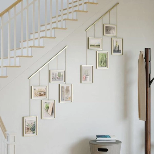 Závěsný fotorámeček zlatý skandinávský multirám Umbra na zeď 10x15 13x18