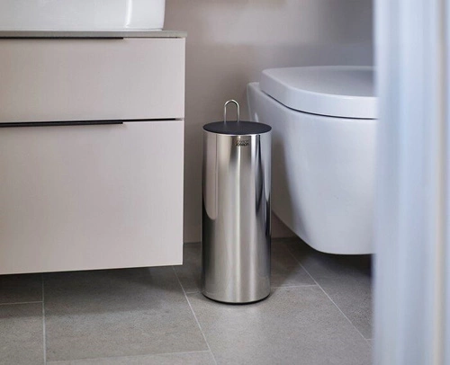 Joseph Joseph Easystore Luxe moderní stojan na toaletní papír stříbrný ocelový do koupelny