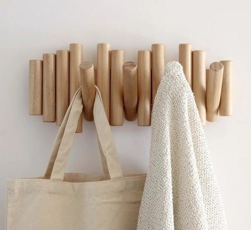 Umbra Picket dřevěný nástěnný věšák do předsíně skandinávský přírodní 37 cm