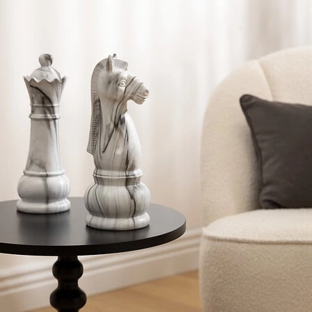 Dekorační šachová figurka Olen Skokan glamour bílý mramor do obýváku Atmosphera 26,5 cm