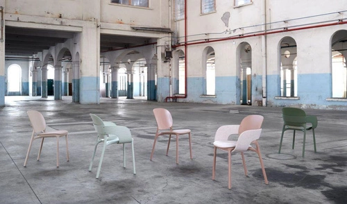 Jídelní a zahradní židle Hug SCAB Design béžová s područkami stohovatelná plastová