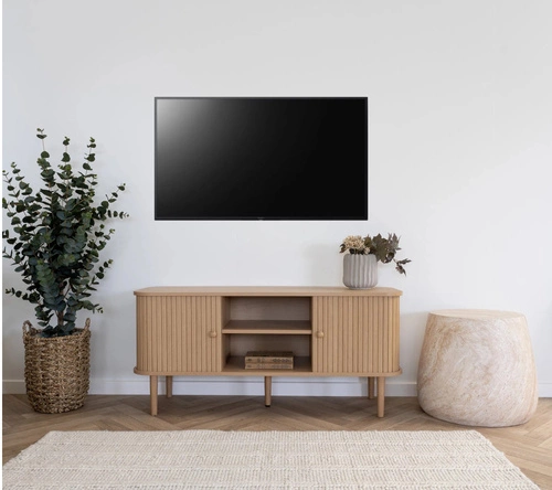 Dřevěný TV stolek Nikko s drážkováním 113 cm boho do obýváku v přírodní barvě Intesi