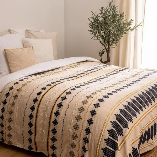 Elegantní bavlněný přehoz na postel Atmosphera Ilabay 240x260 cm béžový s třásněmi