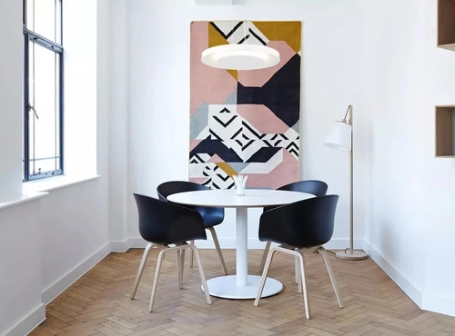 Závěsné LED svítidlo Futuro no.1 bílé moderní s nastavitelnou výškou do obývacího pokoje ALTAVOLA DESIGN