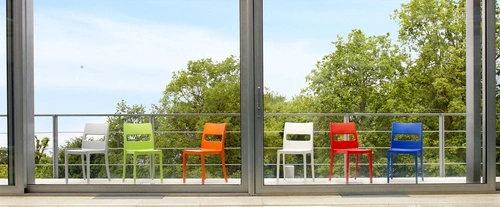 Zahradní židle Sai zelená stohovatelná z plastu pro zahradu a banketní sál SCAB Design