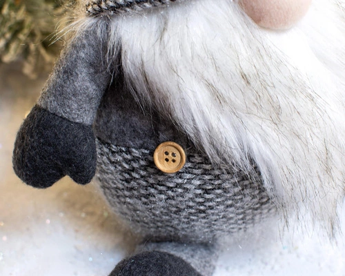 Šedý kostkovaný trpaslík sedící 46cm