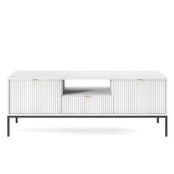 Bílá rýhovaná TV komoda Delicious glamour na vysokých nohách do obýváku 154 cm Intesi
