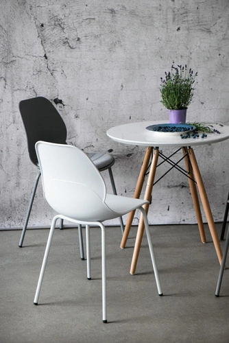 Jídelní židle Layer 4 Simplet bílá moderní z plastu a kovu minimalistická