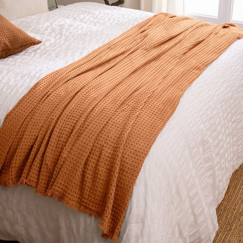 Bavlněný přehoz na postel Widdy terakota se střapci skandinávský 180x130 cm