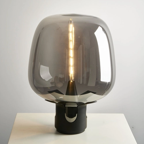 Moderní černá stolní lampa FATA s kouřovým sklem do obýváku nebo ložnice 46 cm Step into Design