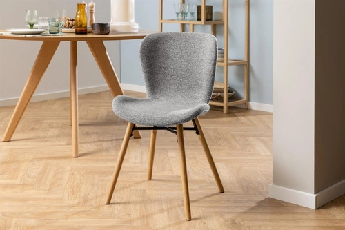 Čalouněná jídelní židle Batilda šedá moderní s dřevěnými nohami Actona