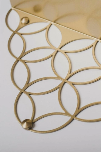 Kovová nástěnná police Holo Gold POLYHEDRA moderní zlatá do obýváku na knihy