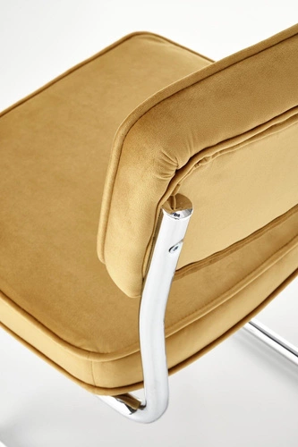 Čalouněná židle Nelson Intesi sametová hořčicová na lyžinách do jídelny moderní