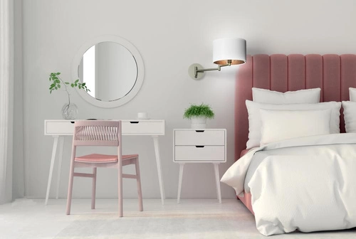 Nástěnná lampa Alexia moderní bílá s chromovanými detaily do ložnice s otočným stínidlem