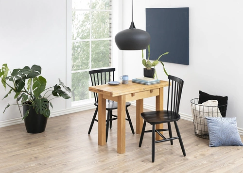Dřevěná jídelní židle Riano Actona černá skandinávský styl do kuchyně