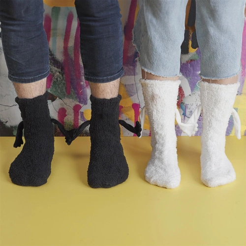 Černé ponožky Intesi s magnetickými packami, moderní a pohodlné do ložnice