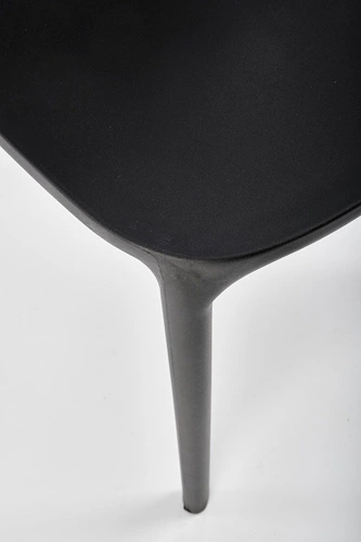 Zahradní židle Maud Intesi černá moderní z plastu snadno omyvatelná stohovatelná