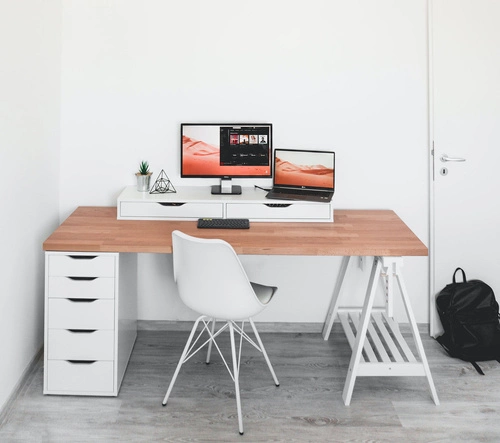 Jídelní židle Eris Actona bílá moderní z plastu snadno čistitelná