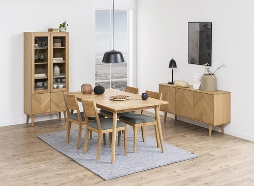 Dřevěná knihovna Nagano Actona do obýváku a kanceláře, skandinávský styl, hnědá s vitrínou 80 cm