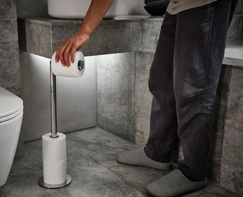 Stojan na toaletní papír Joseph Joseph Easystore Luxe stříbrný nerez moderní do koupelny