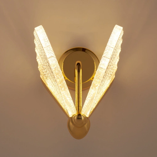 Nástěnné LED svítidlo zlaté BEE Step into Design moderní do obýváku a ložnice 22 cm