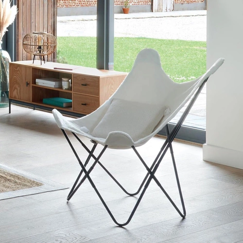 Moderní skandinávské křeslo Oslo bílá do obýváku na černých nohách Atmosphera