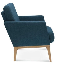 Křeslo ušák Montana FAMEG čalouněné do obýváku moderní dub premium na míru