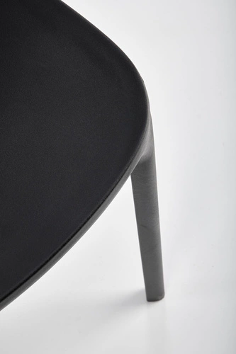 Zahradní židle Maud Intesi černá moderní z plastu snadno omyvatelná stohovatelná