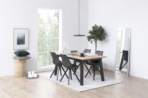 Jídelní židle Dima Actona černá z plastu a dřeva snadno čistitelná moderní