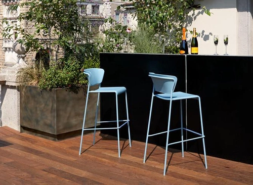 Barová židle s opěrkou Lisa 75 cm šedá moderní kovová stohovatelná do kuchyně a k ostrůvku SCAB Design