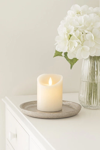 Dekorativní LED svíčka Atmosphera krémová 14 cm z parafínového vosku do obýváku