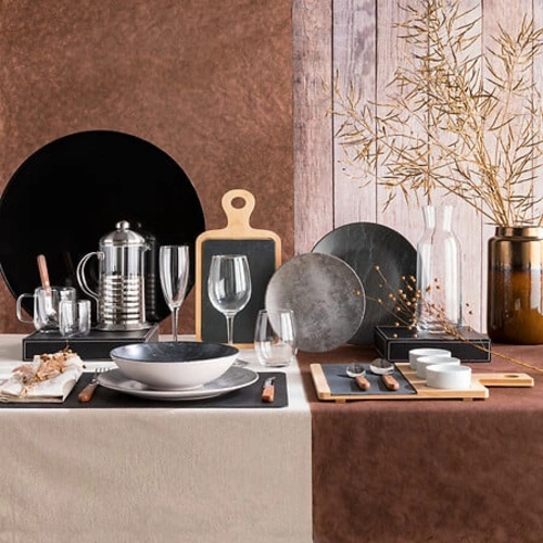 Černá prostírka na stůl Tenor 45x30 cm moderní obdélníková do jídelny