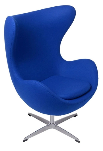 Moderní otočné křeslo Egg inspirované modrým kašmírem do obýváku