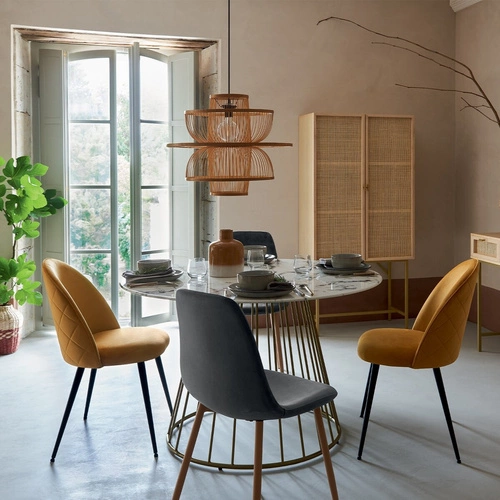 Čalouněná žlutá jídelní židle Slano Atmosphera s černými nohami, moderní do jídelny a obýváku