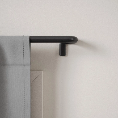 Zatemňovací jednodílná garnýž Umbra Twilight černá nastavitelná 168–366 cm do obývacího pokoje