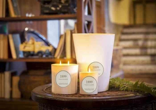 Vonná sójová svíčka Cereria Molla Gold Edition Tobacco & Amber 230g do obýváku