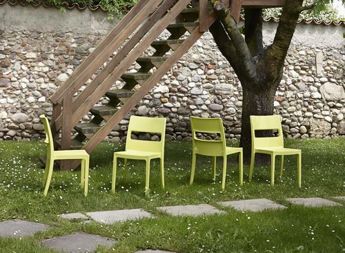 Zahradní židle Sai červená, stohovatelná, moderní plastová na zahradu SCAB Design