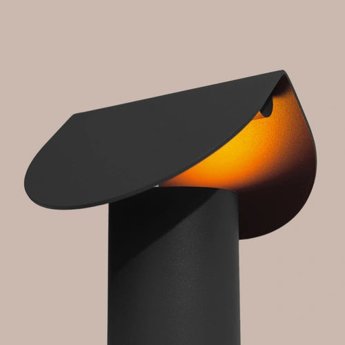 Stolní LED lampa BISCUIT značky THORO LIGHTING, černá, hliníková, 13 × 12 × 15 cm