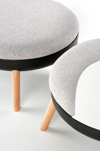 Čalouněný kulatý taburet Redo Intesi šedý skandinávský křeslo a obývací pokoj dřevo