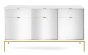 Bílá rýhovaná komoda se zásuvkami na zlatých nohách 154 cm moderní do obýváku